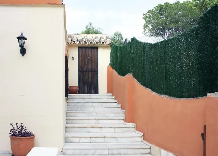 The Garden & Pool House-banus *