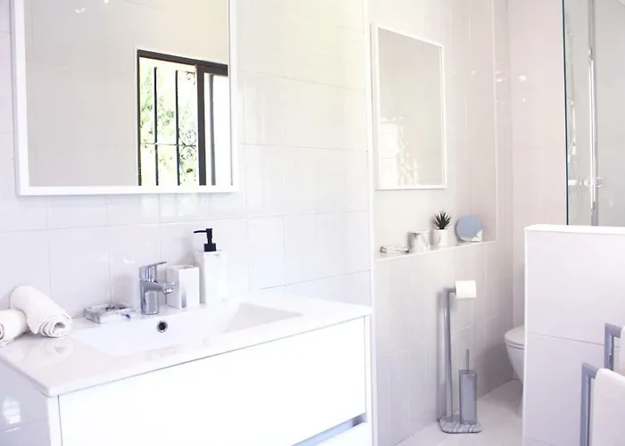 The Garden & Pool House-banus Ferienhaus