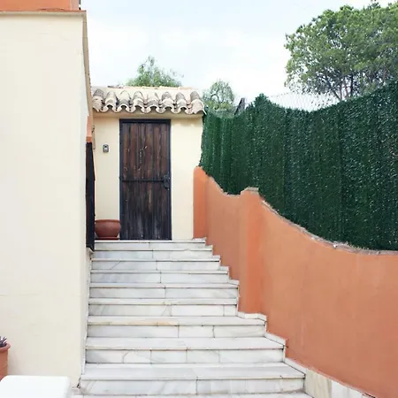 The Garden & Pool House-banus *