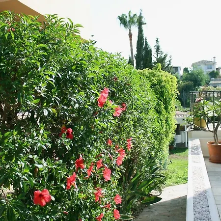 Semesterbostad The Garden & Pool House-banus