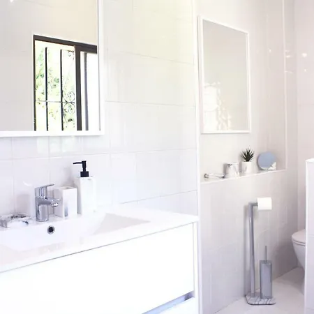 The Garden & Pool House-banus Feriehus