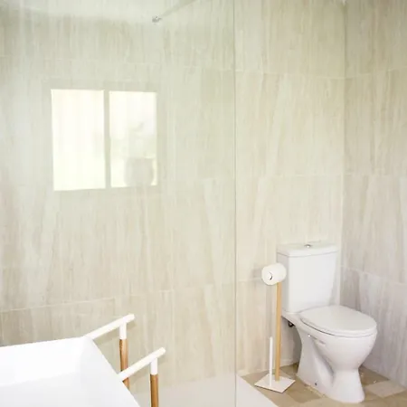 The Garden & Pool House-banus Feriehus